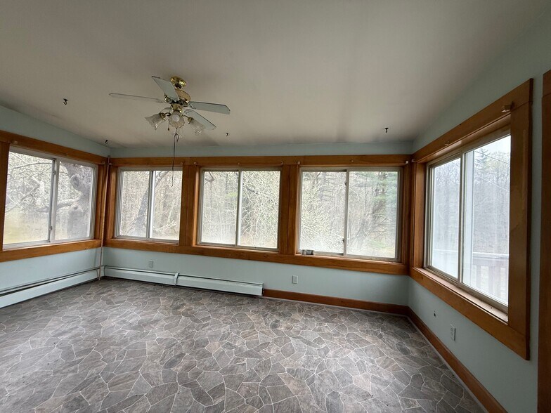 More Photos Of 137 Southbridge Rd, Charlton Warehouse For Sale