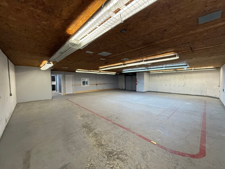 More Photos Of 3738 Boone Trl, Fayetteville Office For Sale