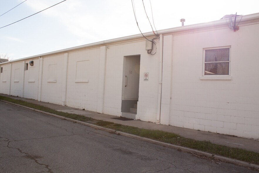 More Photos Of 645 Bellefontaine Ave, Marion Light Distribution For Sale