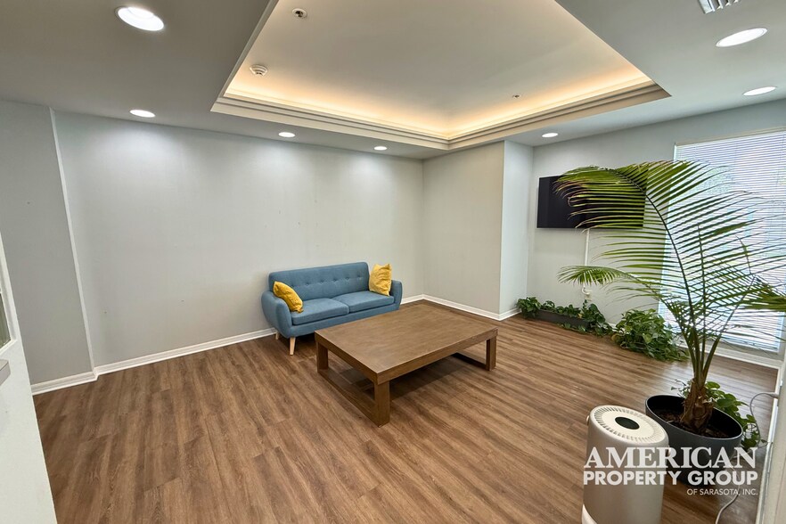 More Photos Of 1219 S East Ave, Sarasota Medical For Sale