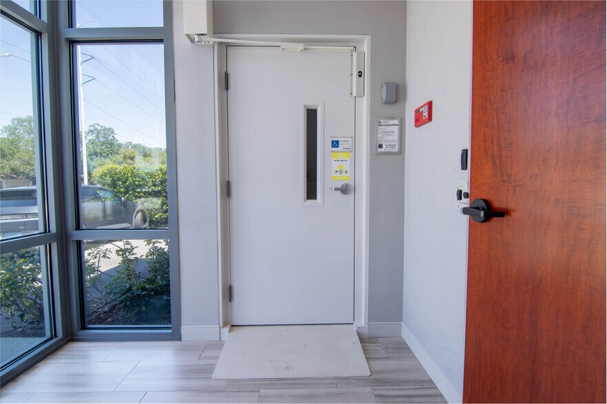 More Photos Of 5544 Central Ave, Saint Petersburg Office For Sale