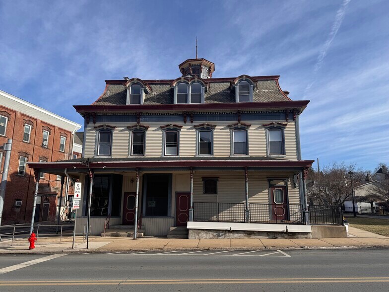 More Photos Of 705 Main St, Slatington Bank For Lease