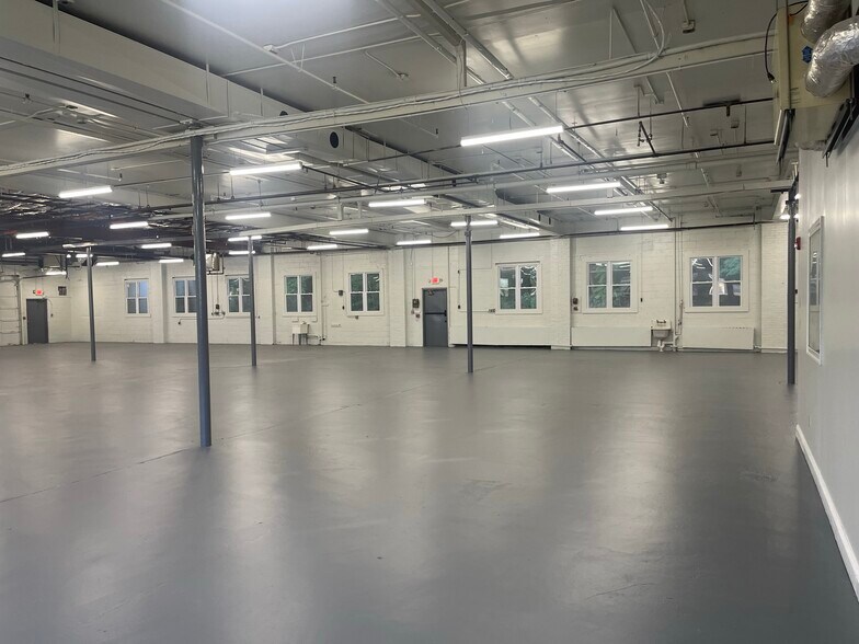 More Photos Of 14 Beach St, Rockaway Light Manufacturing For Lease
