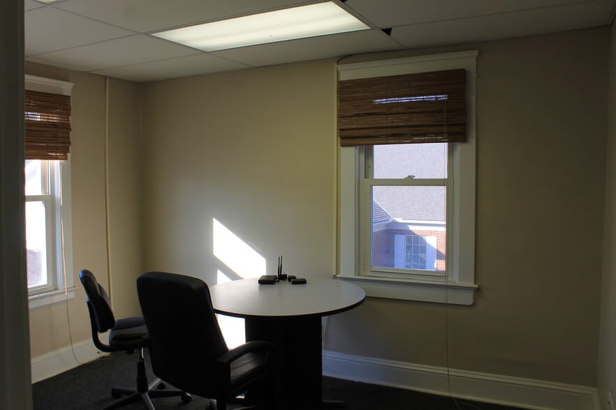 More Photos Of 988 E 185th St, Cleveland Office For Sale