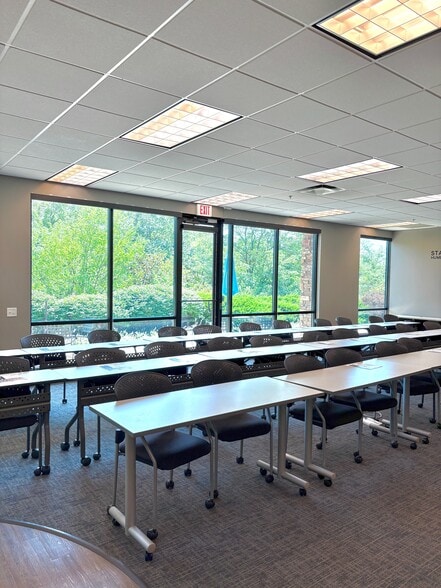More Photos Of 15137 Rosewood St, Leawood Office For Lease