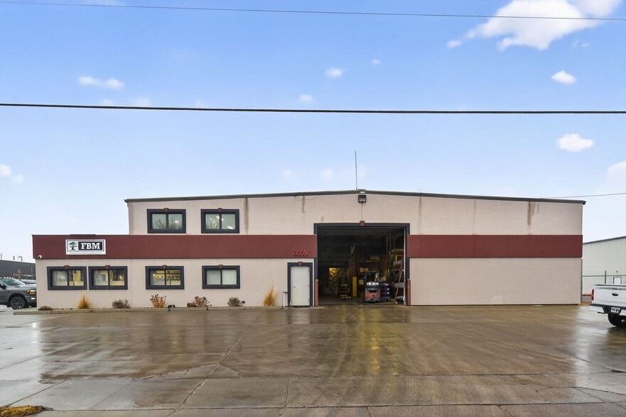 Primary Photo Of 2609 S Carolyn Ave, Sioux Falls Warehouse For Lease