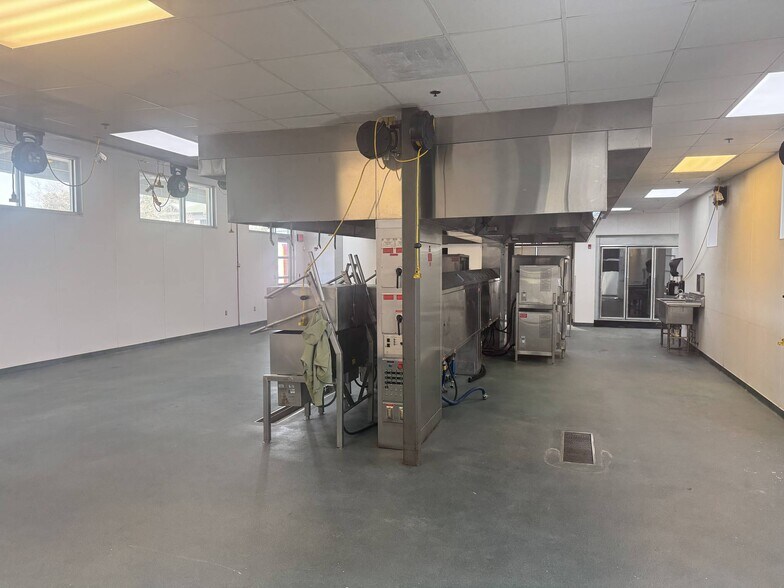 More Photos Of 2501 E President St, Savannah Food Processing For Lease
