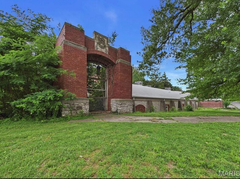 More Photos Of 2009 Seminary Rd, Alton Schools For Sale
