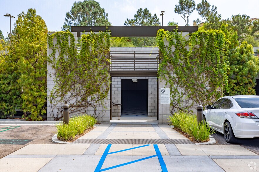 More Photos Of 10590 W Ocean Air Dr, San Diego Office For Lease
