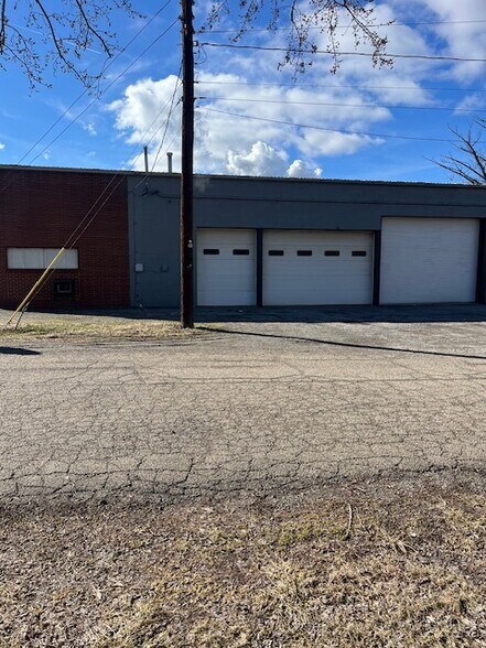 More Photos Of 701 Dan Dee Ln, Brilliant Warehouse For Lease