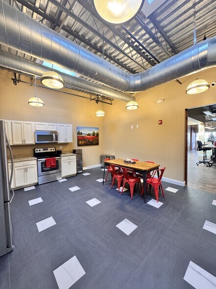 More Photos Of 60 Pleasant St, Ashland Flex For Lease