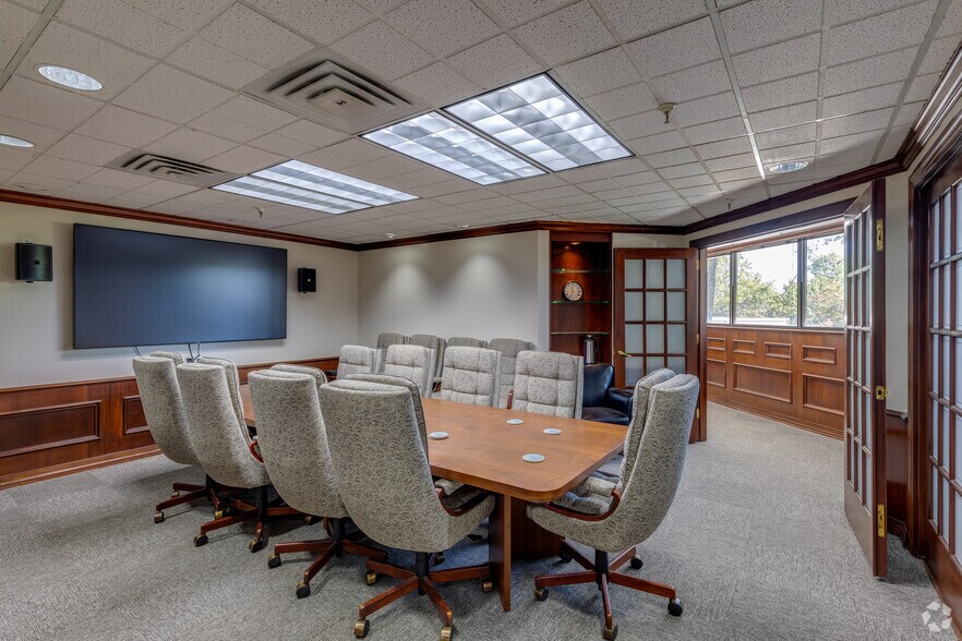 More Photos Of 6846 S Canton Ave, Tulsa Unknown For Lease