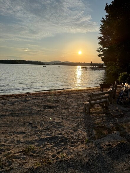 More Photos Of 50 Jacobs Rd, Moultonborough Hotel For Sale