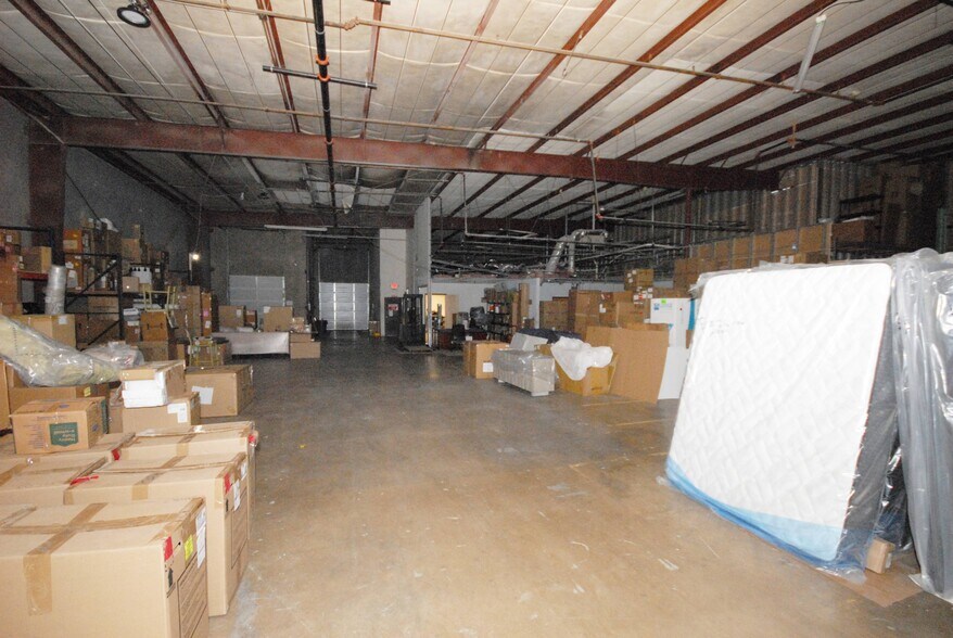 More Photos Of 1410 Vinylex Dr, Carrollton Manufacturing For Lease