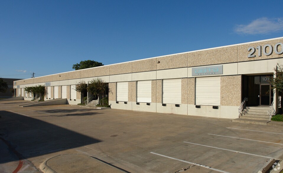 More Photos Of 2100 Denton Dr, Austin Warehouse For Lease