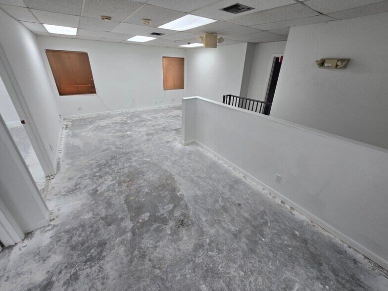More Photos Of 7800 W Oakland Park Blvd, Sunrise Medical For Lease