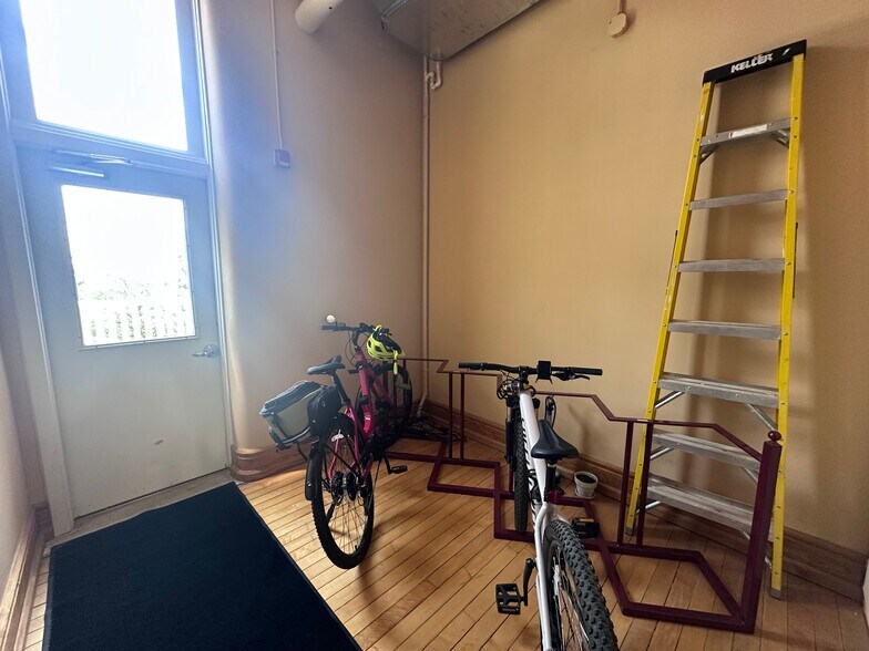 More Photos Of 830 Cottageview Dr, Traverse City Loft Creative Space For Sale