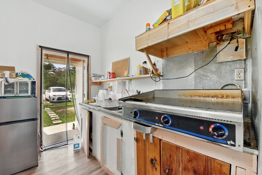 More Photos Of 22839 Highway 146 N, Cleveland Convenience Store For Sale