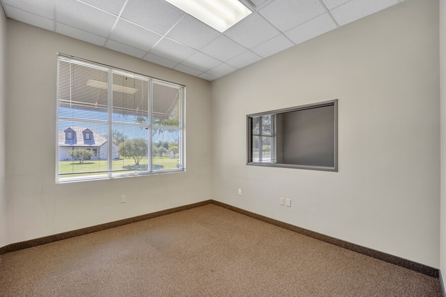 More Photos Of 1804 Owen Ct, Mansfield Light Distribution For Lease