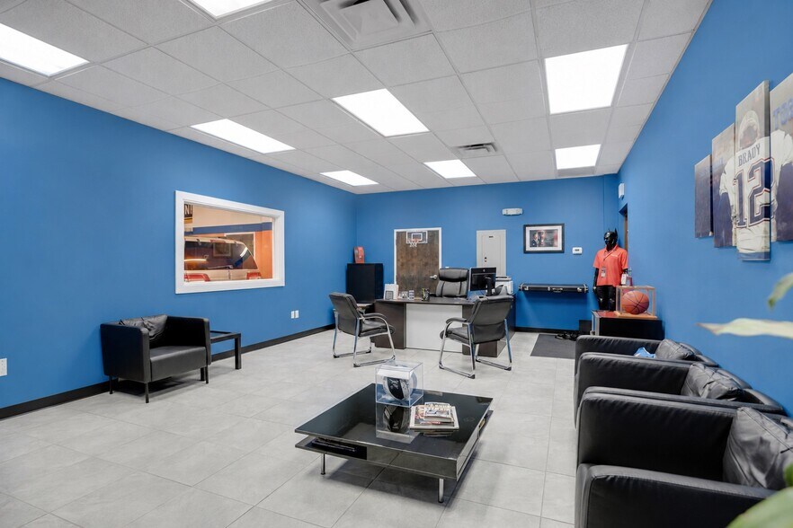 More Photos Of 2350 Us-17-92, Longwood Showroom For Sale