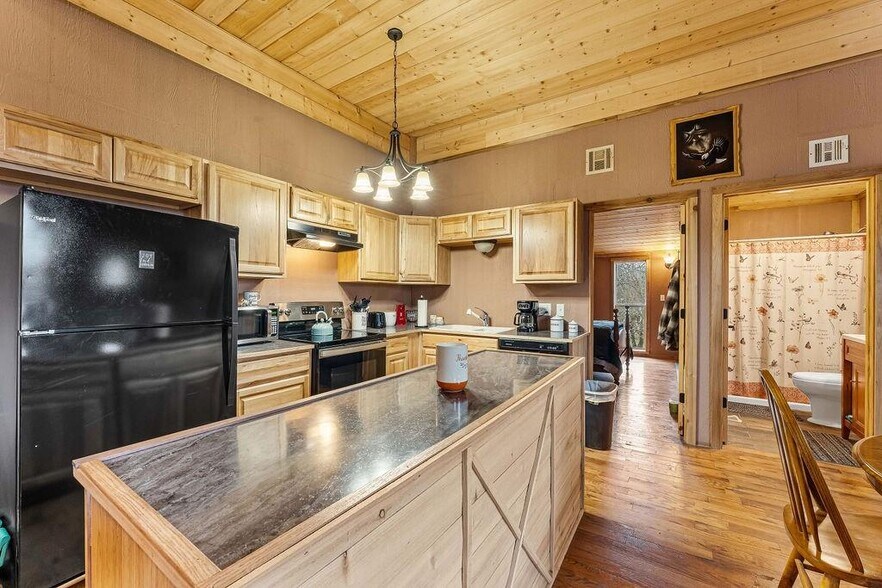 More Photos Of 19862 US Highway 71, Pineville Manufacturing For Sale