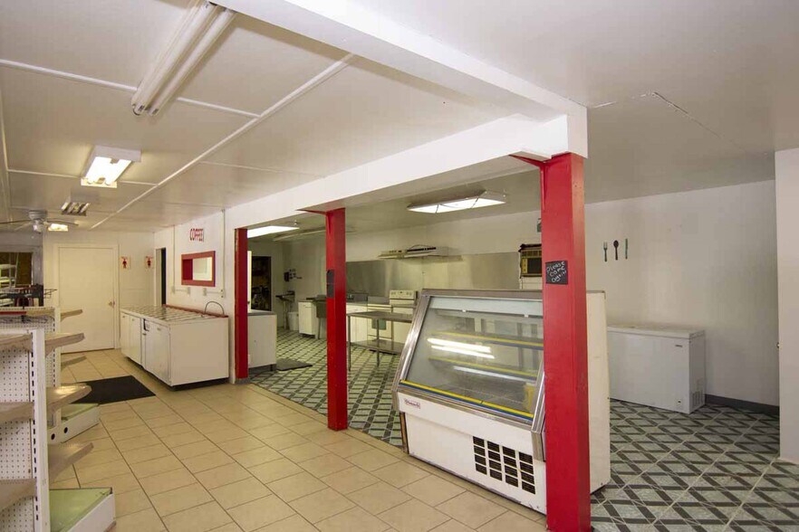 More Photos Of 4830 Highland Trl, Alderson General Retail For Sale