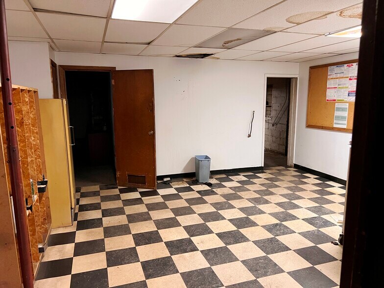 More Photos Of 22 Washington St, Brainerd Auto Dealership For Sale