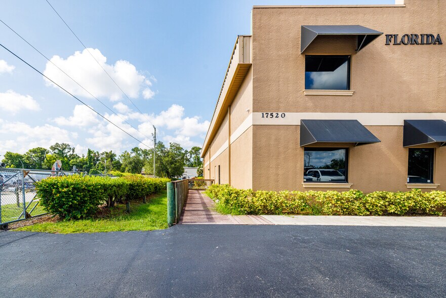 More Photos Of 17520 Rockefeller Cir, Fort Myers Warehouse For Sale