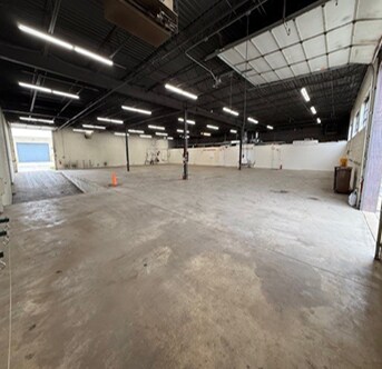 More Photos Of 441 E Plainfield Rd, Countryside Warehouse For Sale