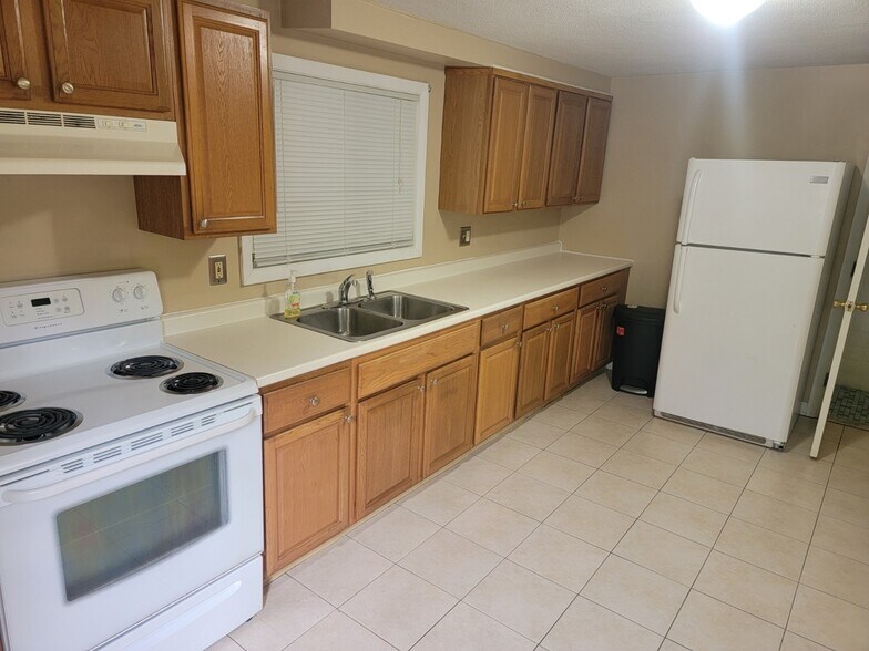 More Photos Of 450 Woonasquatucket Ave, North Providence Apartments For Sale