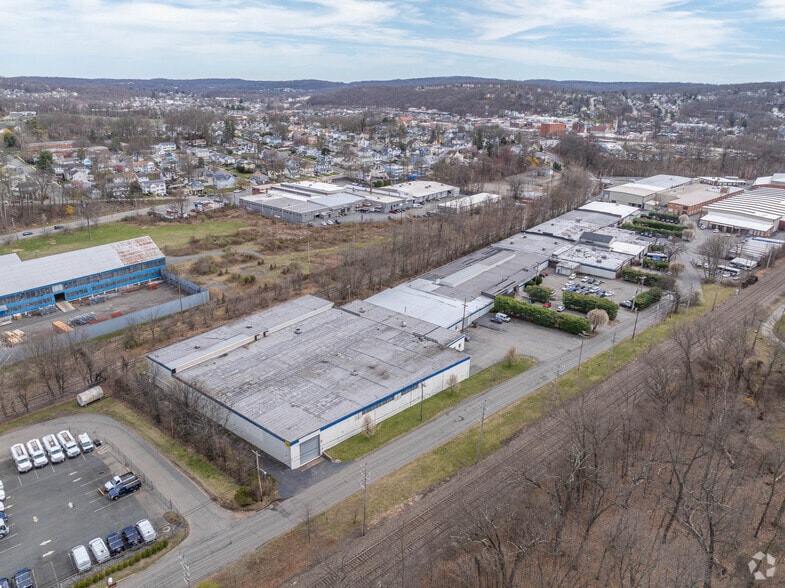 More Photos Of 22-44 Richboynton Rd, Dover Warehouse For Lease