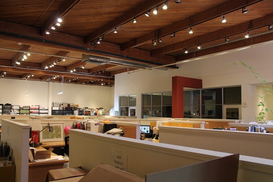 More Photos Of 5811-5833 6th Ave S, Seattle Flex For Lease