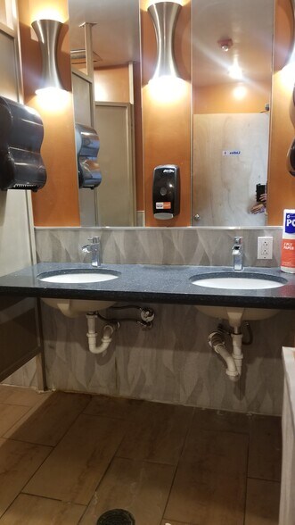 More Photos Of 725 Central Ave NE, Albuquerque Restaurant For Lease