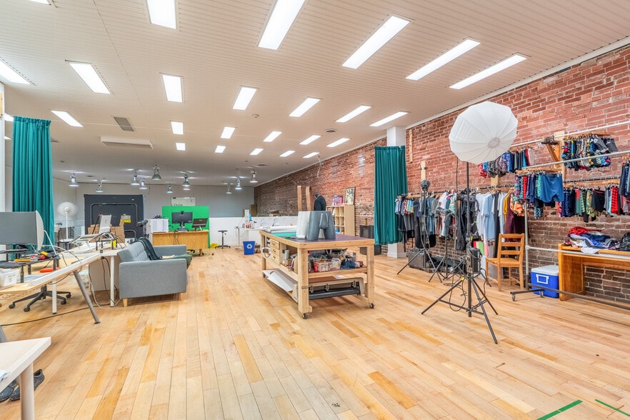 More Photos Of 40-42 Rue Wellington N, Sherbrooke Storefront Retail Office For Sale