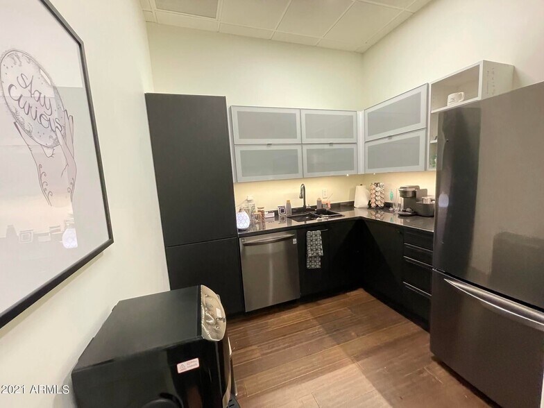 More Photos Of 8165 E Indian Bend Rd, Scottsdale Medical For Lease