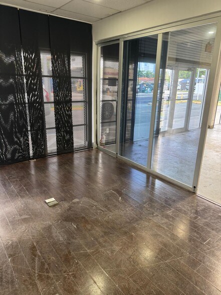 More Photos Of 18319-18321 W Dixie Hwy, North Miami Beach General Retail For Lease