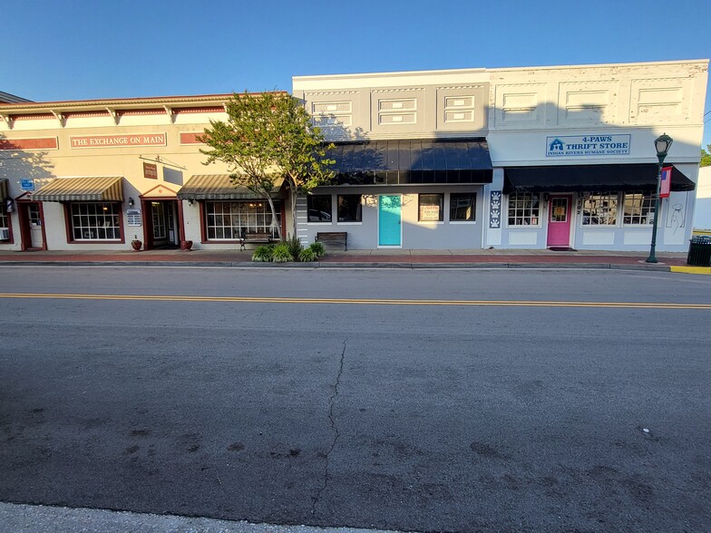 Primary Photo Of 704 Main St, West Point Office For Lease