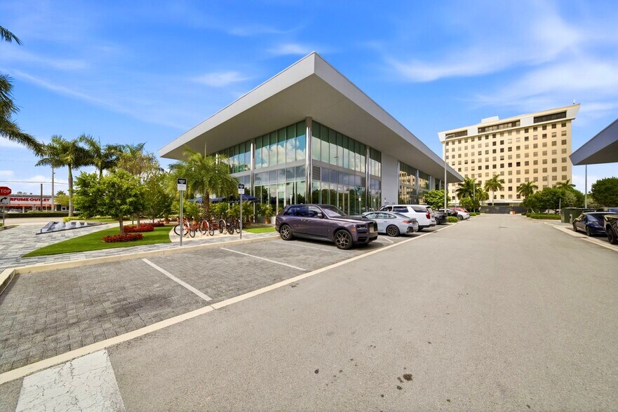 More Photos Of 4 OASIS Hallandale, 1006 E Hallandale Beach, Hallandale Beach Restaurant For Sale