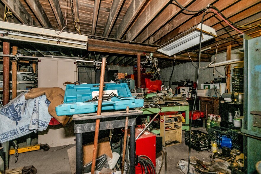 More Photos Of 300 Railroad Ave, Wheeler Auto Repair For Sale