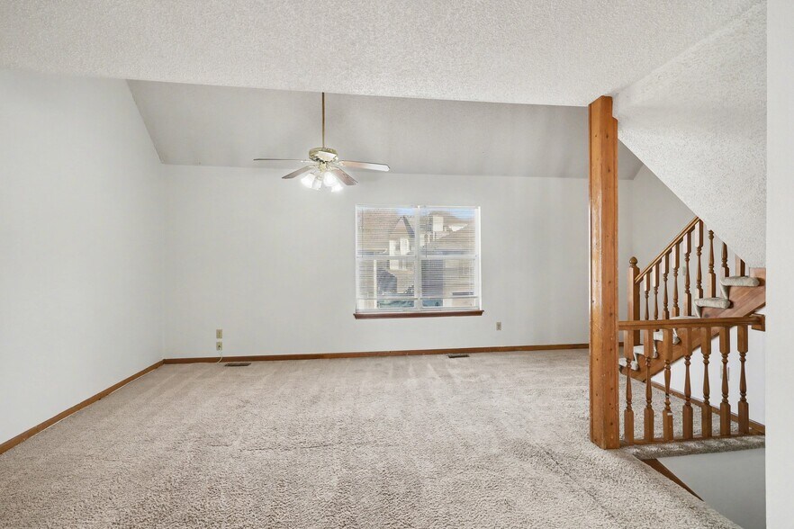 More Photos Of 209 SW Pryor Rd, Lee's Summit Multifamily For Sale