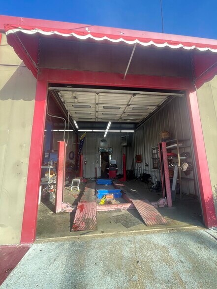 More Photos Of 11339 E 11th St, Tulsa Auto Repair For Sale