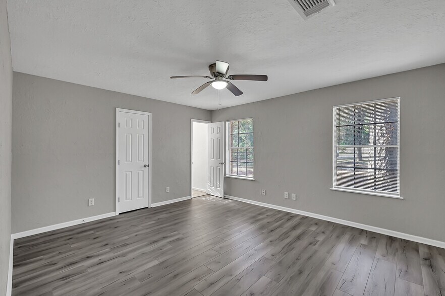 More Photos Of 29806 Lazy Ln, Spring Office Residential For Lease
