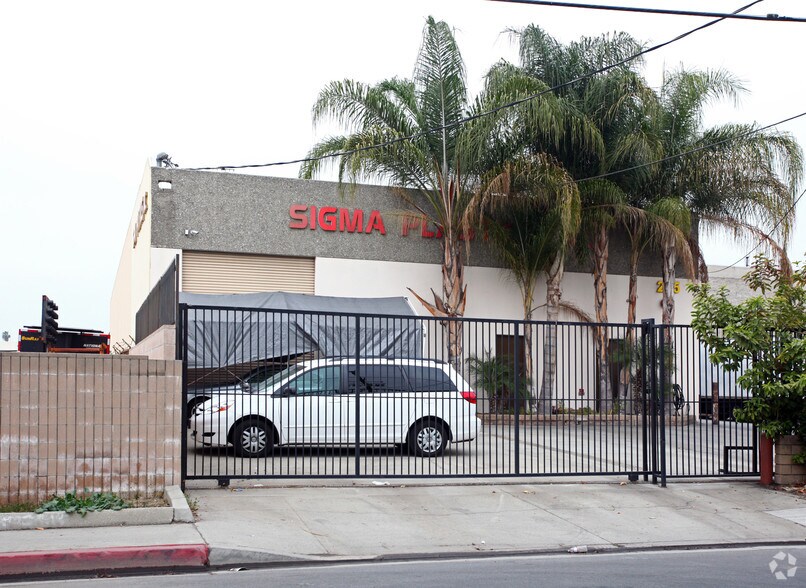 More Photos Of 235 S 9th Ave, City Of Industry Warehouse For Lease