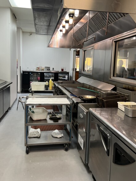 More Photos Of 6816 River Center Dr, Clemmons Office For Lease