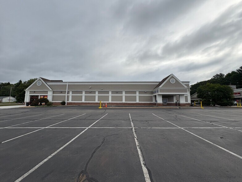 More Photos Of 123 Nashua Rd, Londonderry Drugstore For Lease