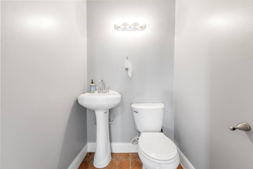 More Photos Of 658 Aldine Mail Route Rd, Houston Auto Repair For Sale