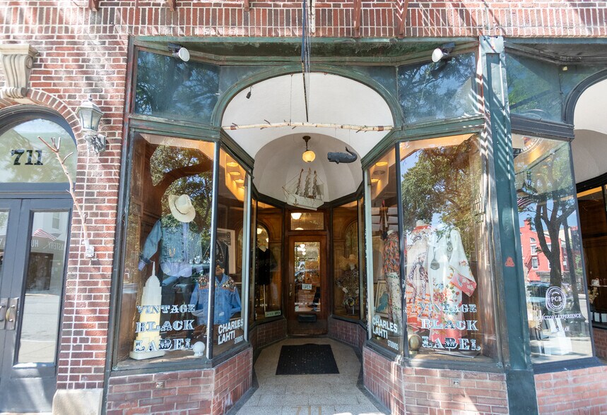 More Photos Of 711 Warren St, Hudson Storefront Retail Residential For Lease