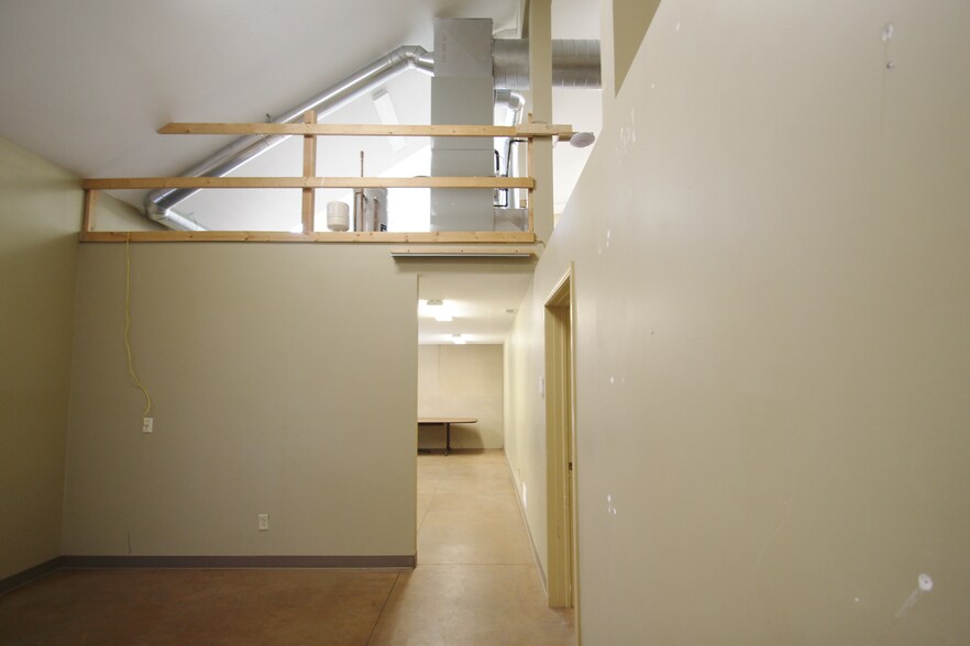 More Photos Of 8691 Wadsworth Rd, Wadsworth Light Manufacturing For Lease