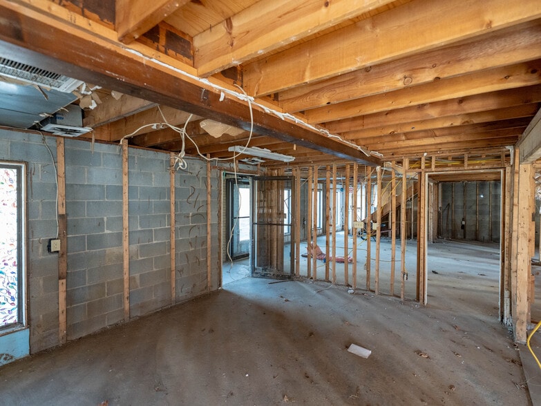 More Photos Of 3264 Broad St, Clyde Office For Sale