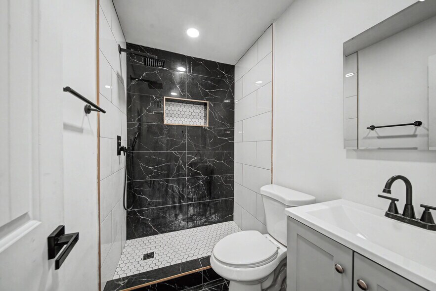 More Photos Of 4028 S 15th St, Phoenix Multifamily For Sale
